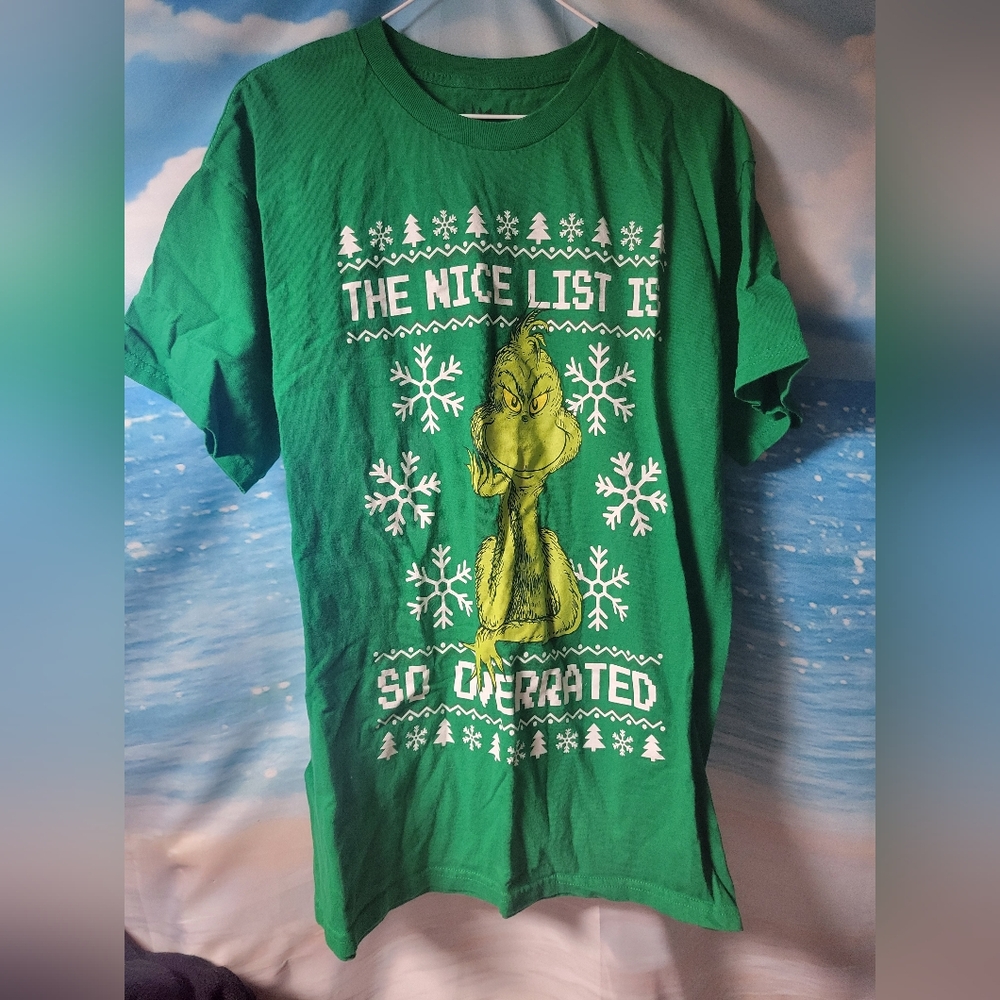 Grinch NWOT‎ Unisex Size Large Green Christmas Tshirt